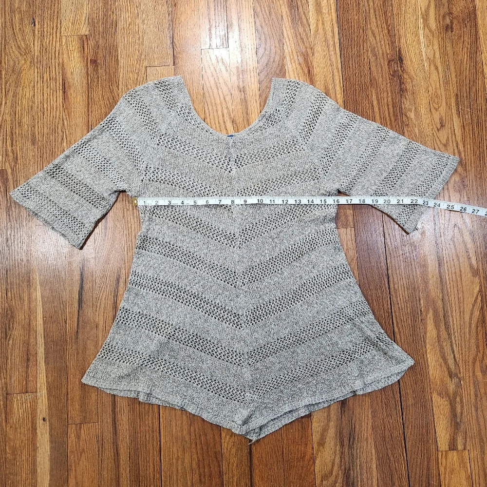 V Neck Size Medium Beige Loose Top Knit 3/4 Sleeve Top Handkerchief Bottom - Picture 3 of 8